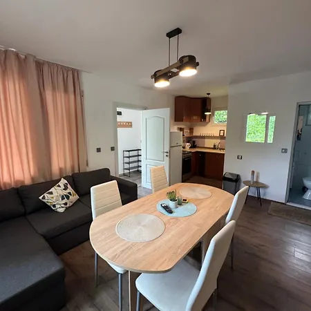 Cozy House With Free Parking *