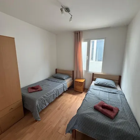 Cozy House With Free Parking *