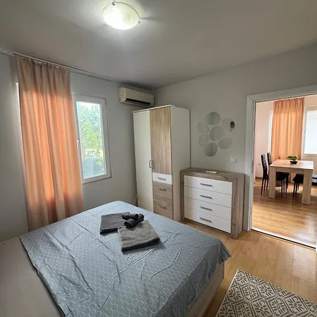 Cozy House With Free Parking Lejlighed *