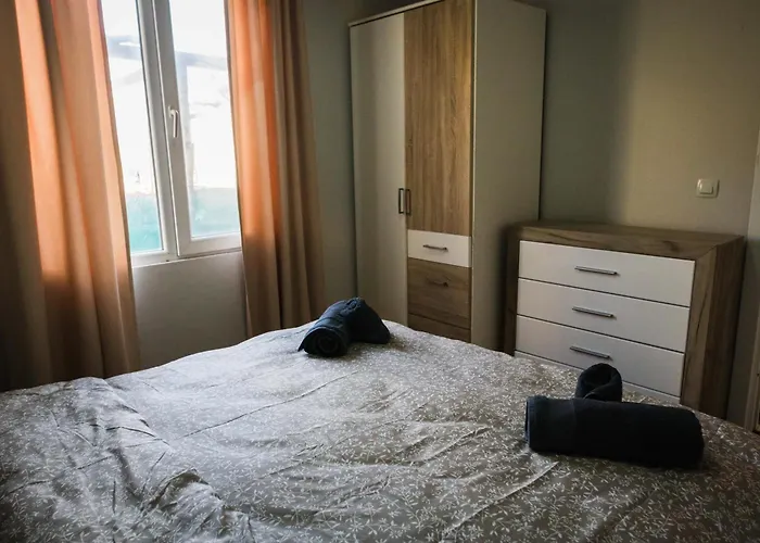 Cozy House With Free Parking