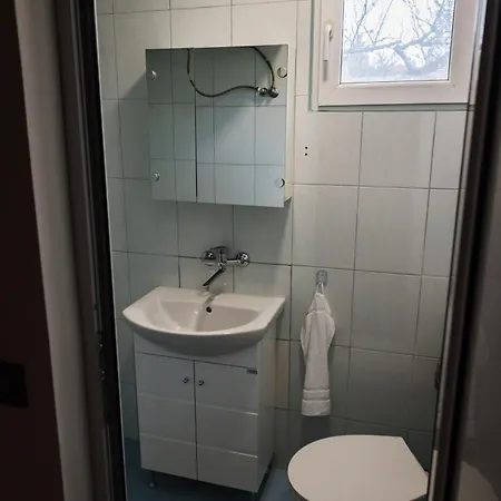 Apartment Cozy House With Free Parking Warna