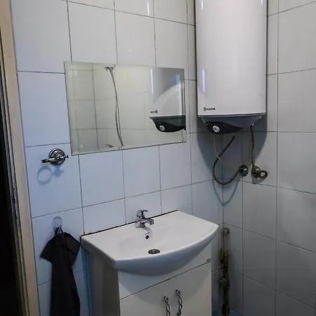 Apartment Cozy House With Free Parking Warna