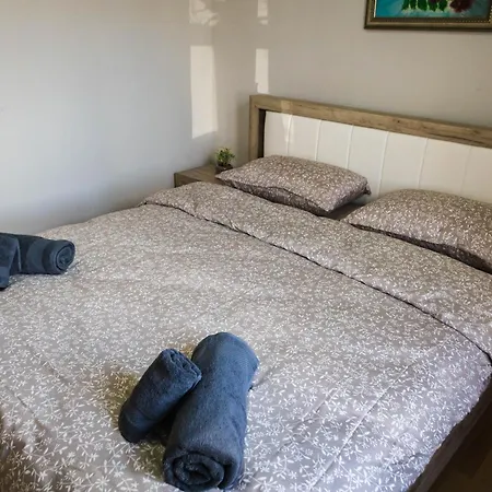 Cozy House With Free Parking Apartment Warna