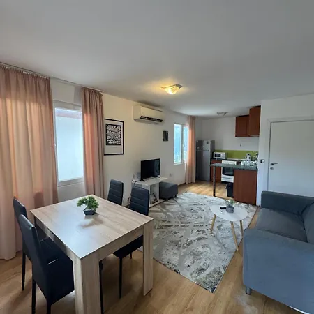 Cozy House With Free Parking *