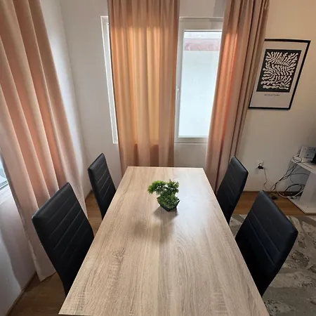 Cozy House With Free Parking Daire