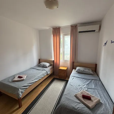 Cozy House With Free Parking Warna