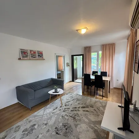 Cozy House With Free Parking