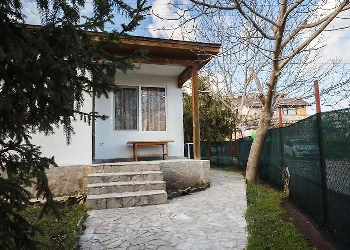 Cozy House With Free Parking *