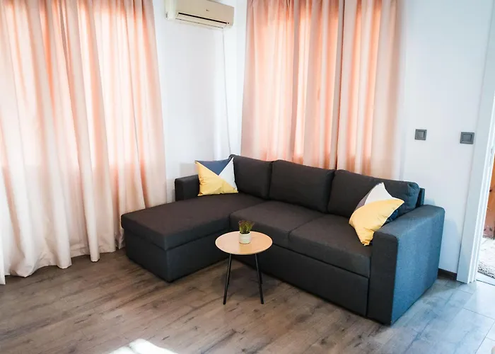 Cozy House With Free Parking *