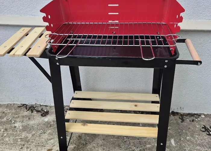 Апартаменты Cozy House With Free Parking *