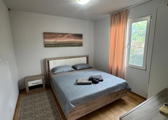 Апартаменты Cozy House With Free Parking