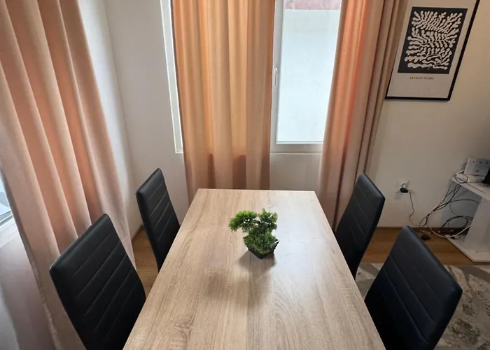 Cozy House With Free Parking Апартаменты